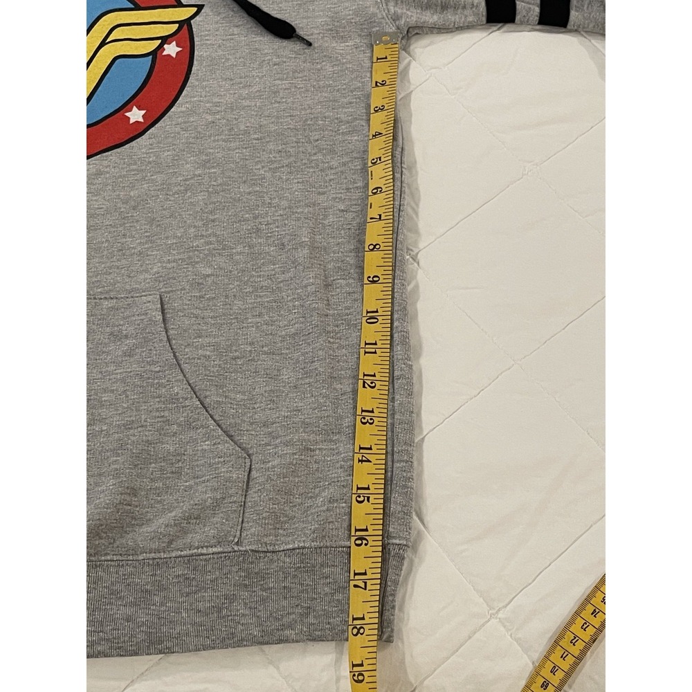 00086 Wonder Woman Hoodie | DC Comics Sweatshirt Medium Gray Pullover - Picture 9 of 9